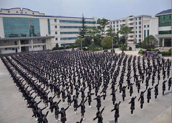 曲靖幼儿师范学校2023年五年制高职学费多少钱(图1)