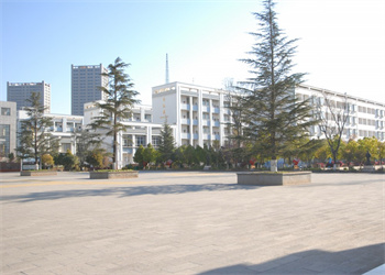 曲靖财经学校2026年五年制大专报名电话